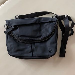Lululemon All Night festival bag 5L